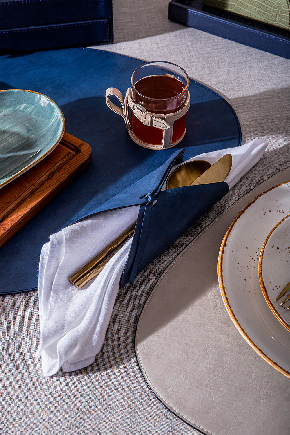 Navy 12 Pc Table Setting Hamper
