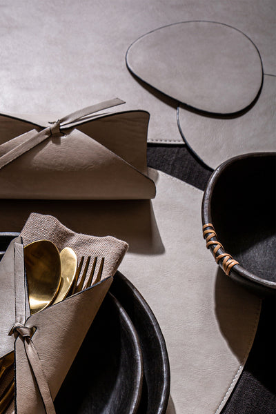 Off-White 12 Pc Table Setting Hamper