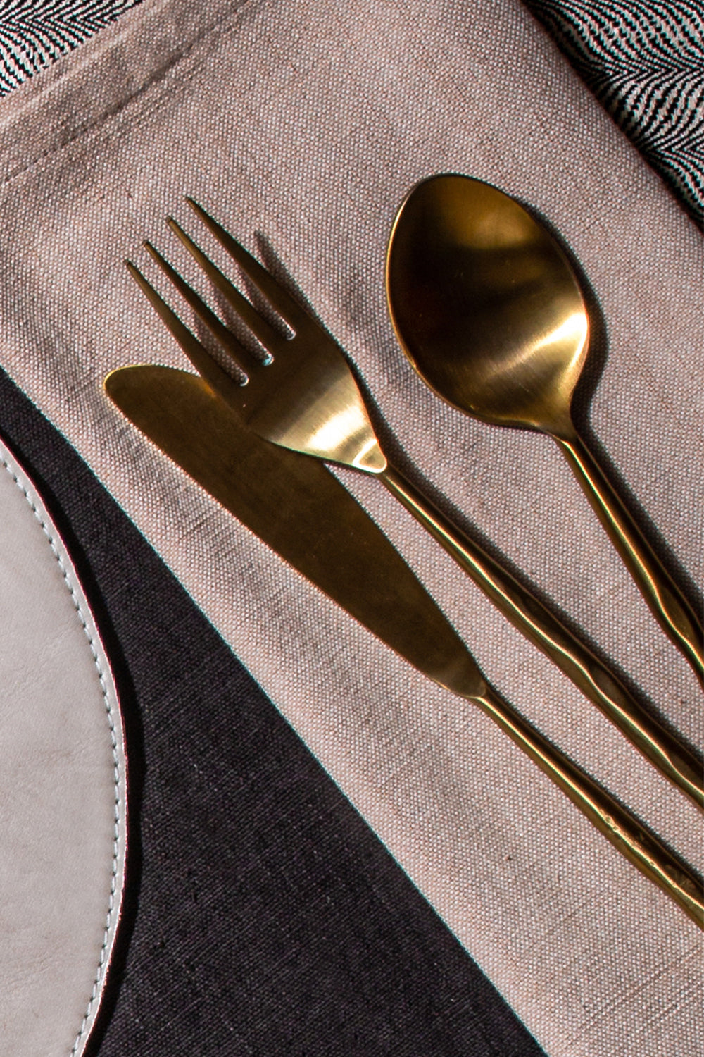 Lena / Soul 16 Pc Gold Flatware Hamper