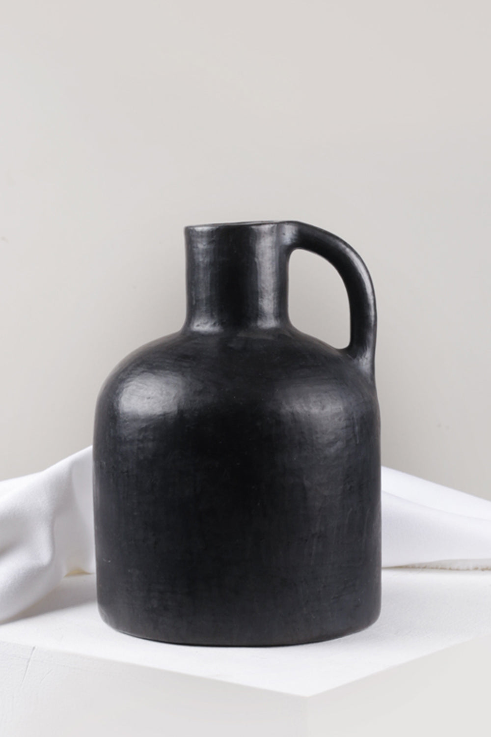 Longpi Vase With Handle