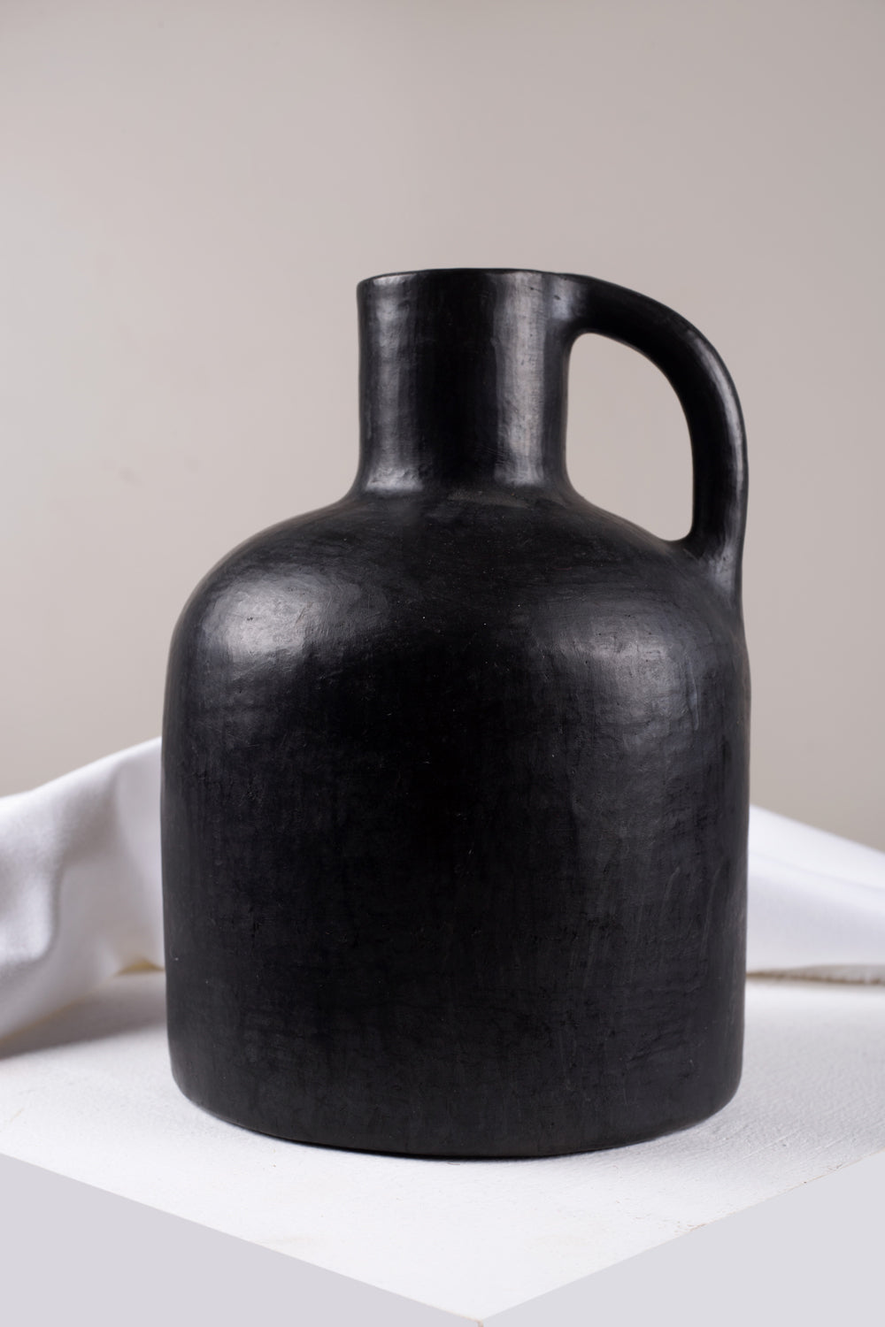 Longpi Vase With Handle